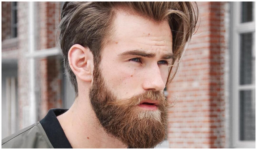homem usando barba