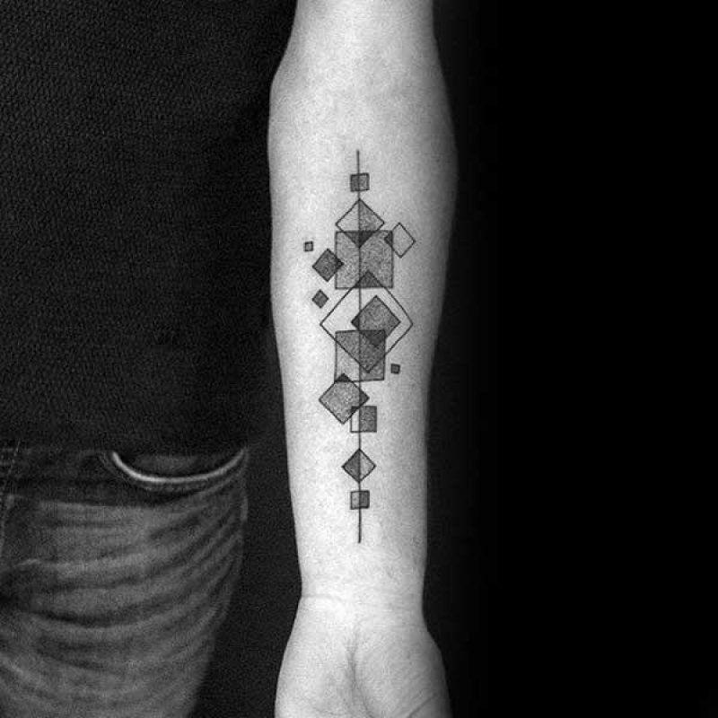 Tatuagem geometrica masculina 