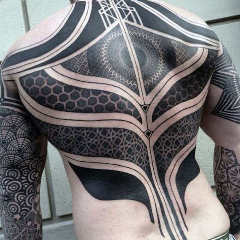 Tatuagem geometrica masculina 