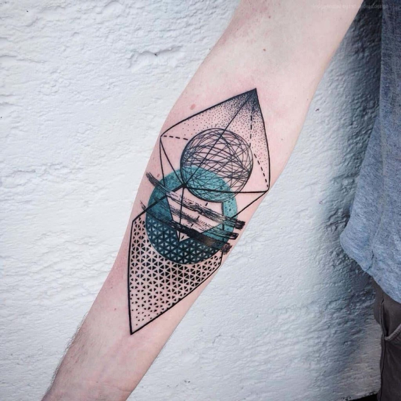 Tatuagem geometrica masculina 