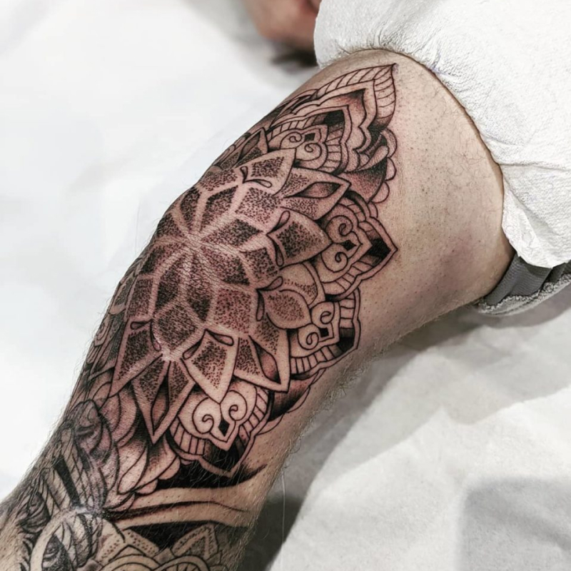 Tatuagem pontilhismo masculina
