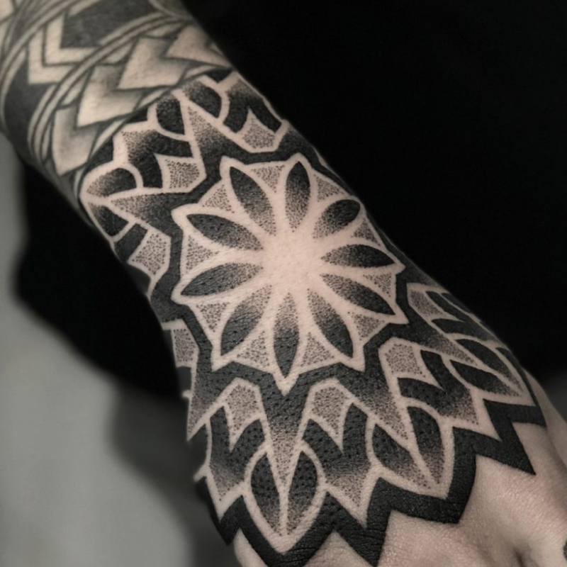 Tatuagem pontilhismo masculina