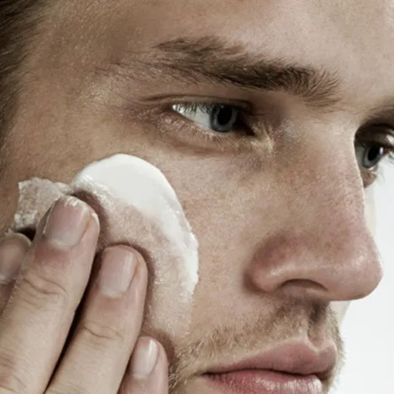 esfoliar o rosto para fazer a barba crescer