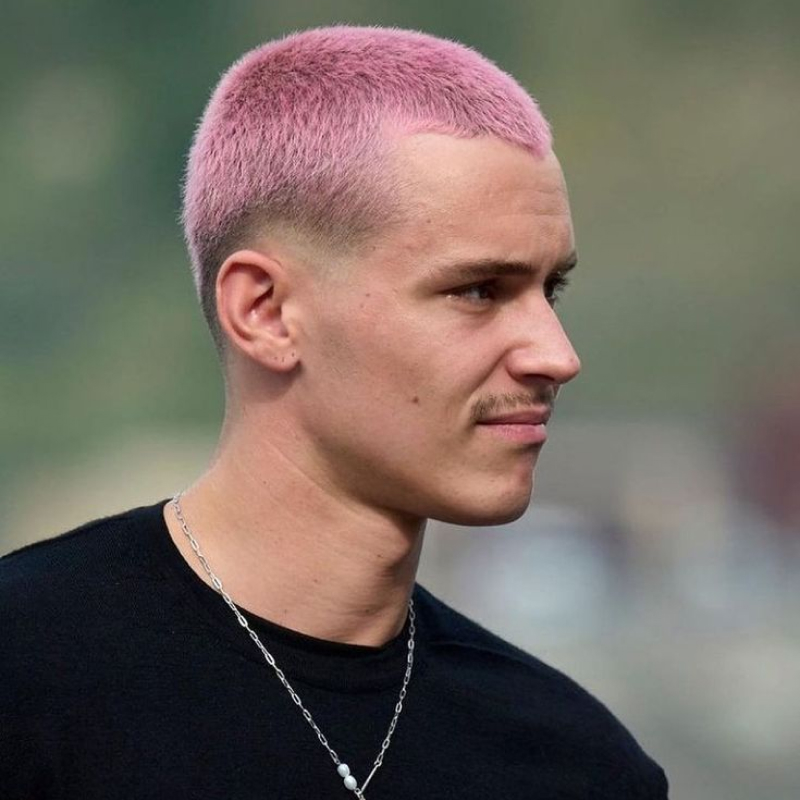 cabelo rosa masculino