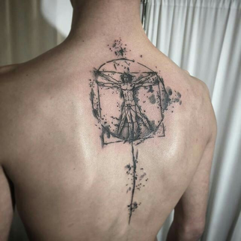 tatuagem masculina nas costas 