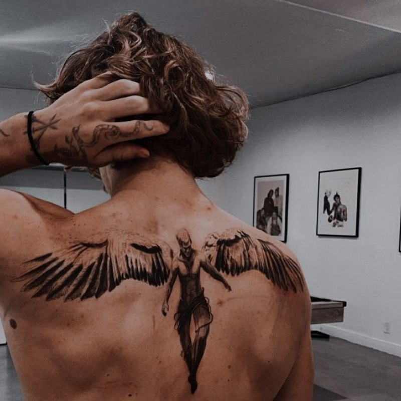 tatuagem masculina nas costas 