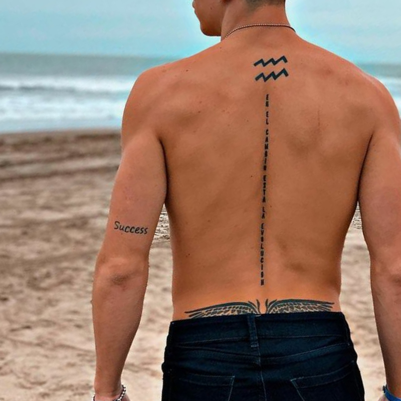 tatuagem masculina nas costas 