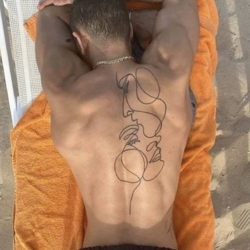 tatuagem masculina nas costas 