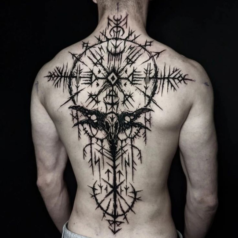 tatuagem masculina nas costas 