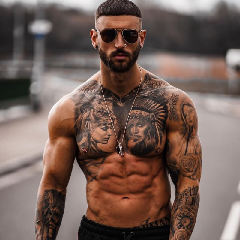 tatuagem masculina no peito