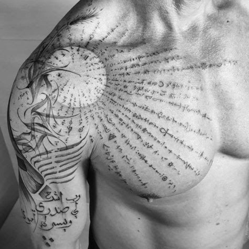 tatuagem masculina no peito