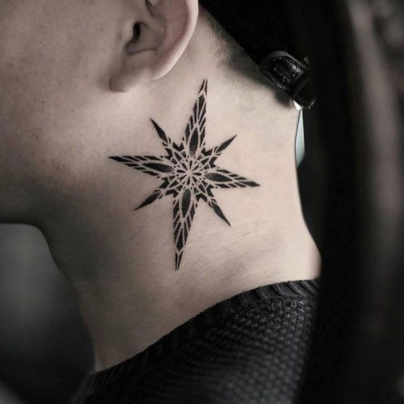 tatuagem masculina no pescoço 