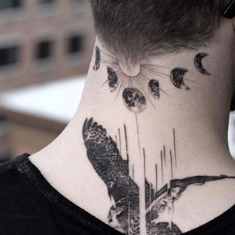 tatuagem masculina no pescoço 