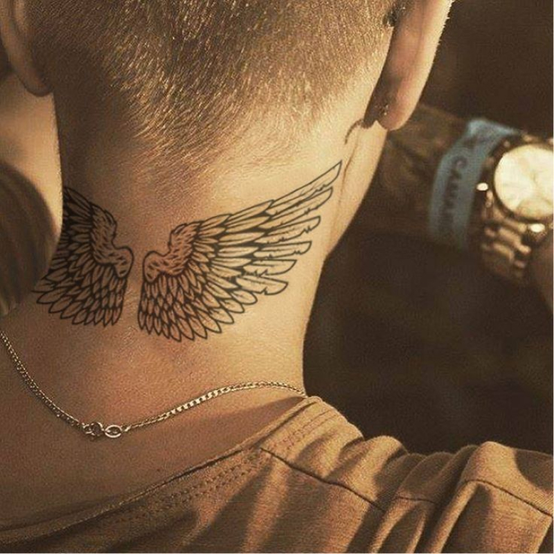 tatuagem masculina na nuca