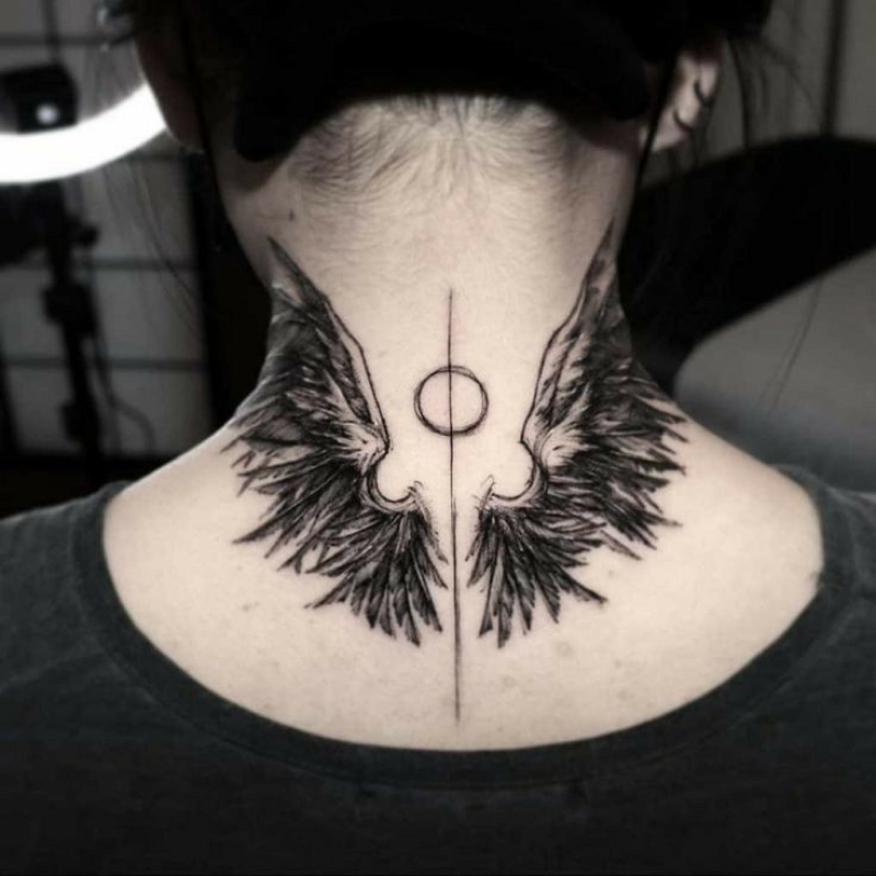 tatuagem masculina no pescoço 