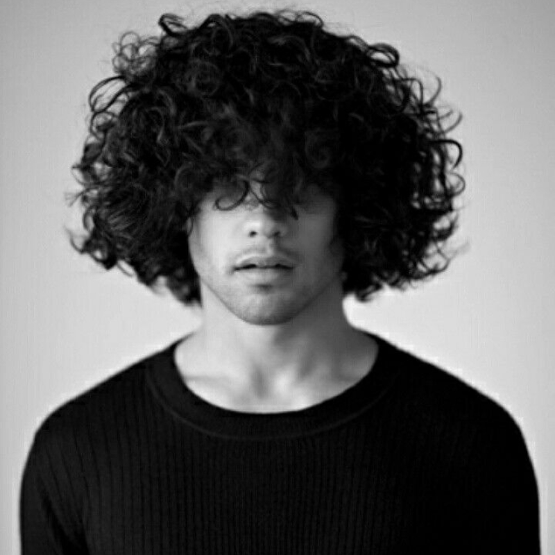 cabelo cacheado masculino 