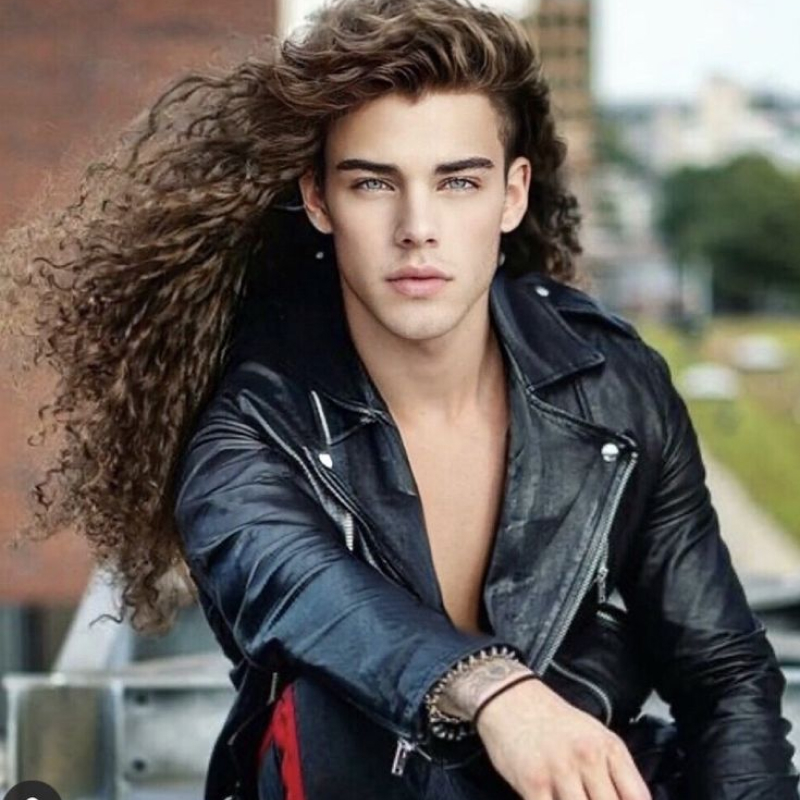 cabelo grande cacheado masculino 