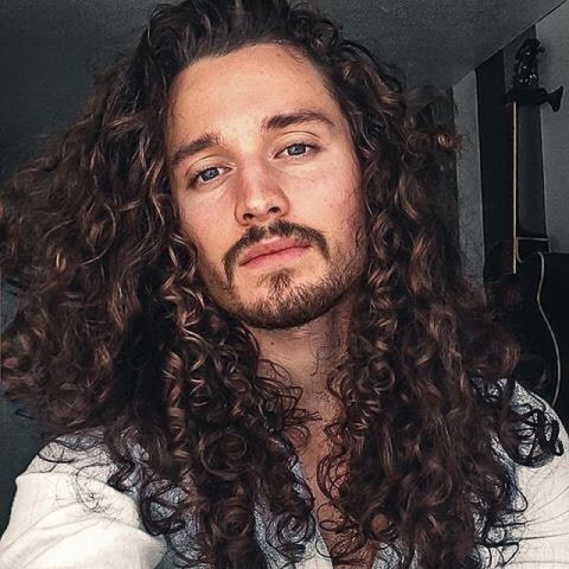 cabelo grande cacheado masculino 