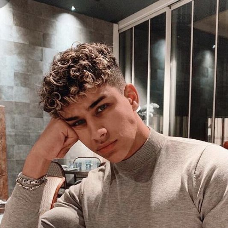 cabelo cacheado masculino 