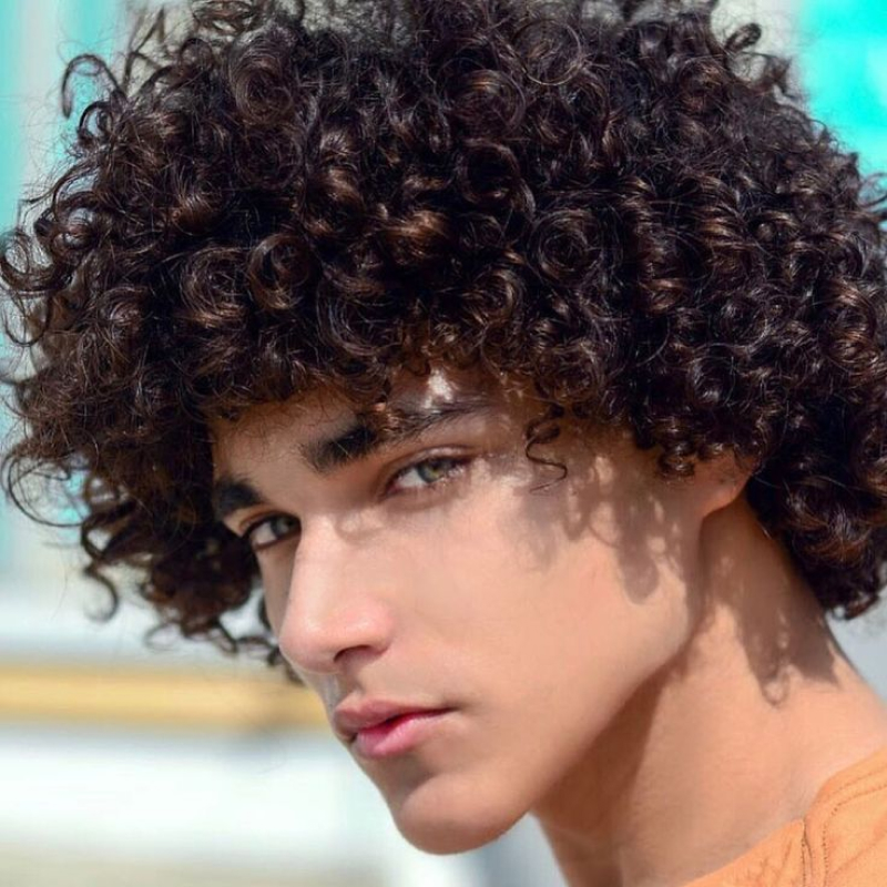 cabelo cacheado masculino 