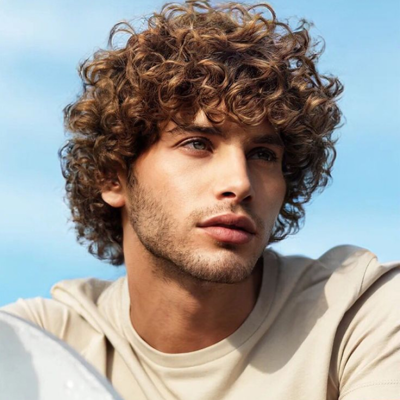 corte de cabelo cacheado masculino