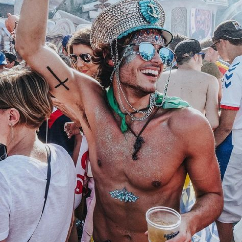 Fantasia de carnaval masculina 2025