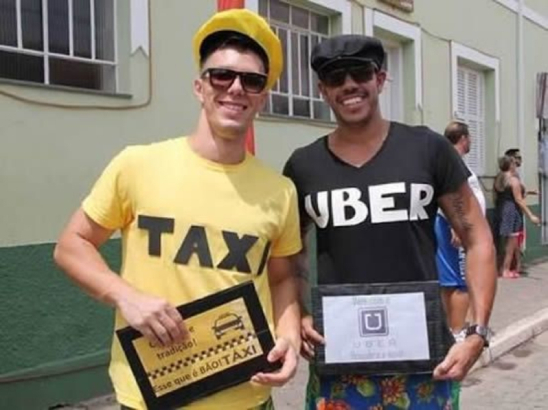Fantasia de carnaval masculina 2025