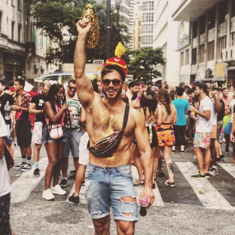 Fantasia de carnaval masculina 2025