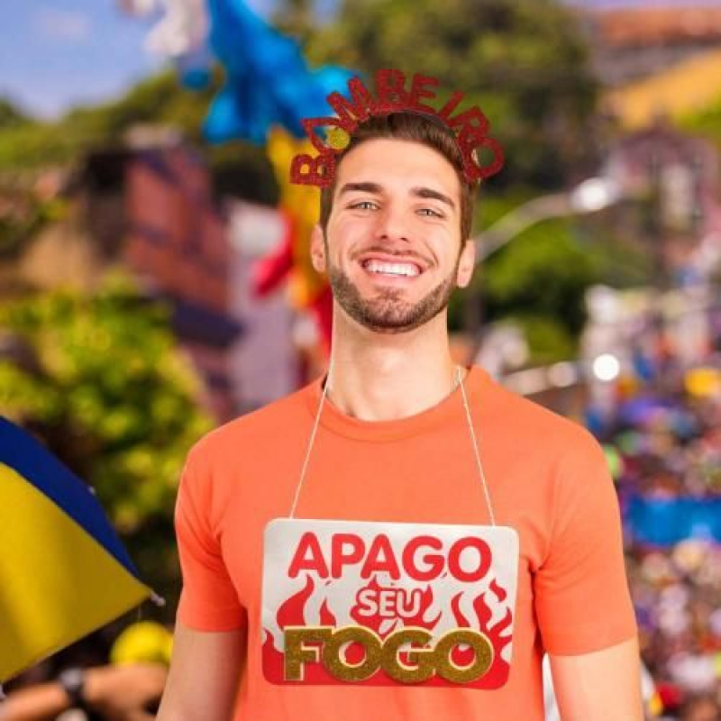Fantasia Carnaval Masculina com plaquinha