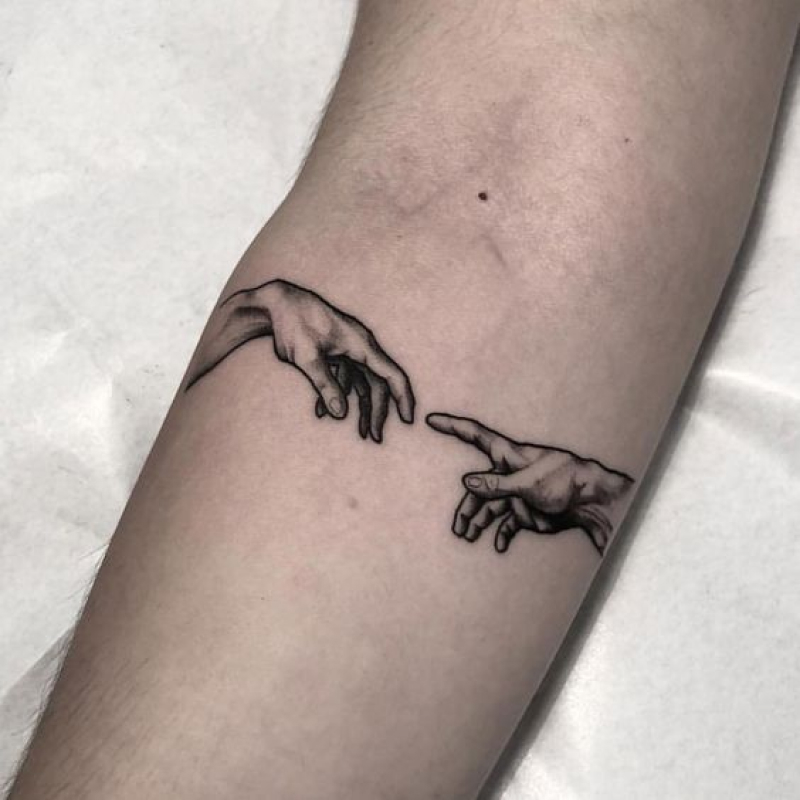 Tatuagem masculina minimalista