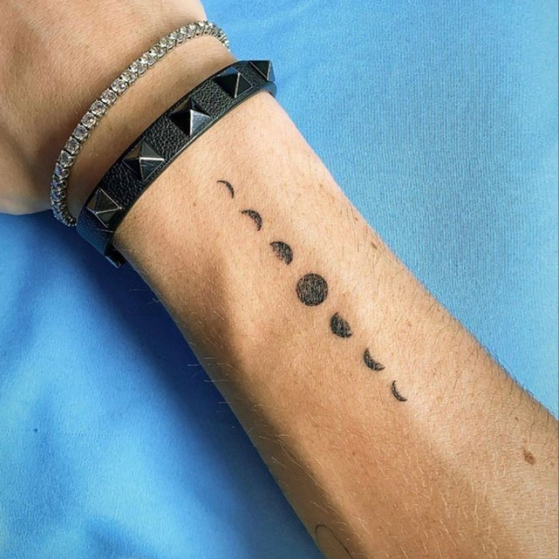 Tatuagem masculina minimalista
