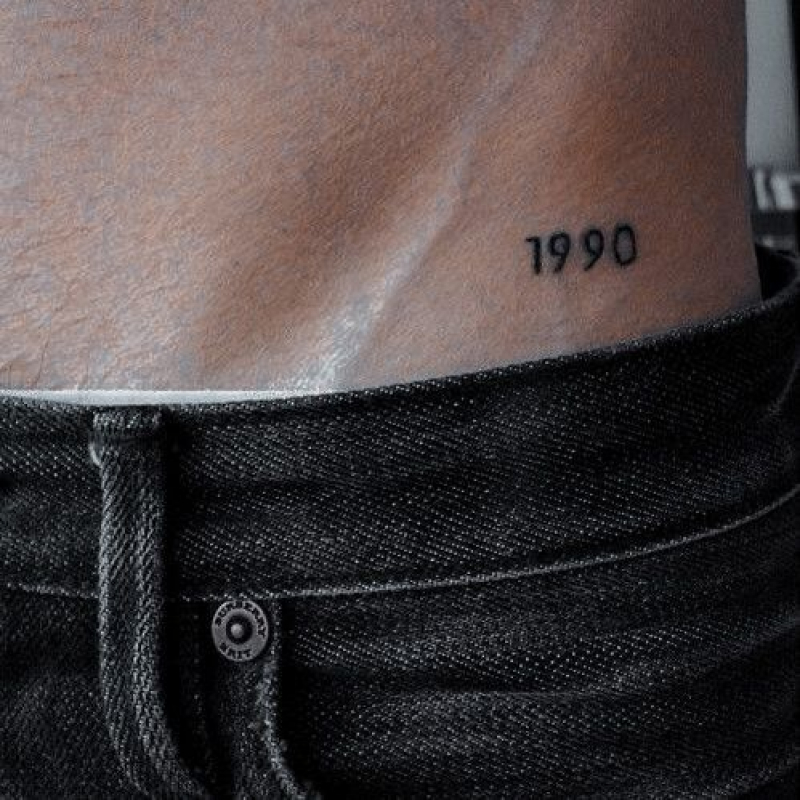 Tatuagem masculina minimalista
