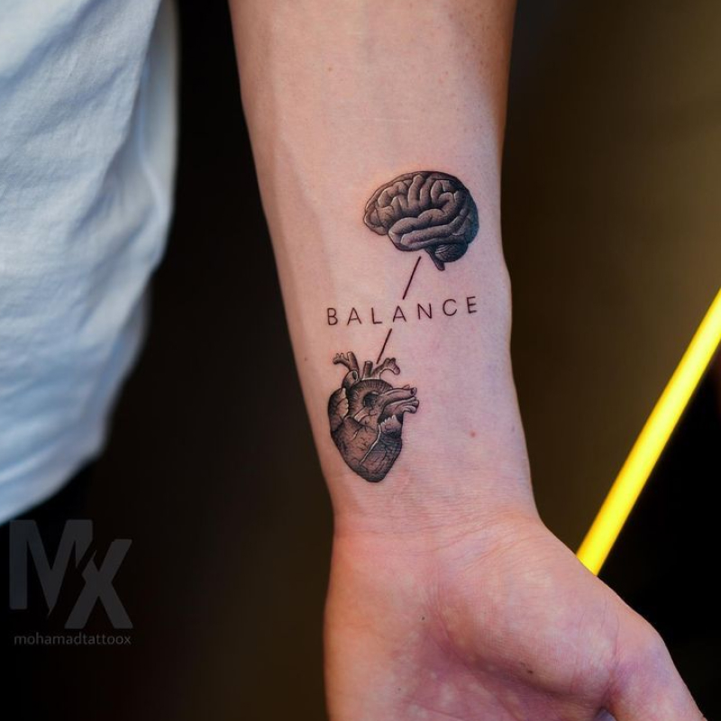 Tatuagem masculina minimalista