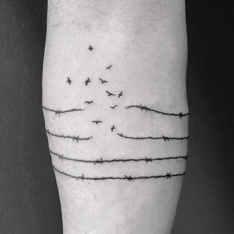 Tatuagem masculina minimalista