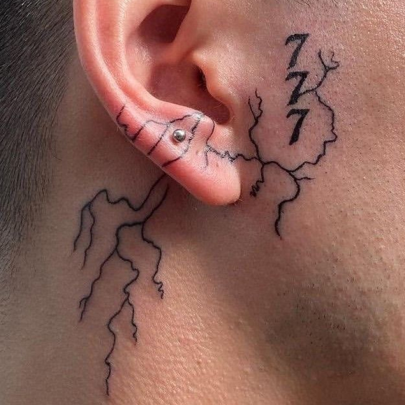 Tatuagem masculina minimalista