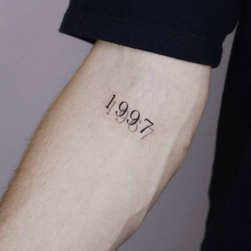 Tatuagem masculina minimalista