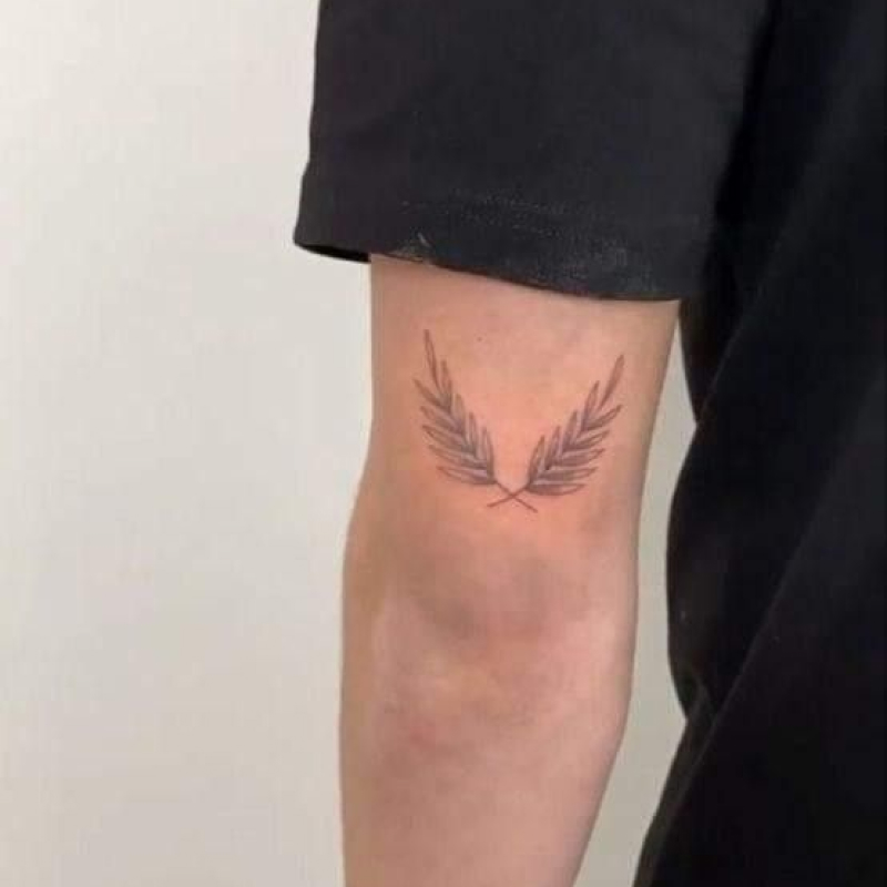 Tatuagem masculina minimalista