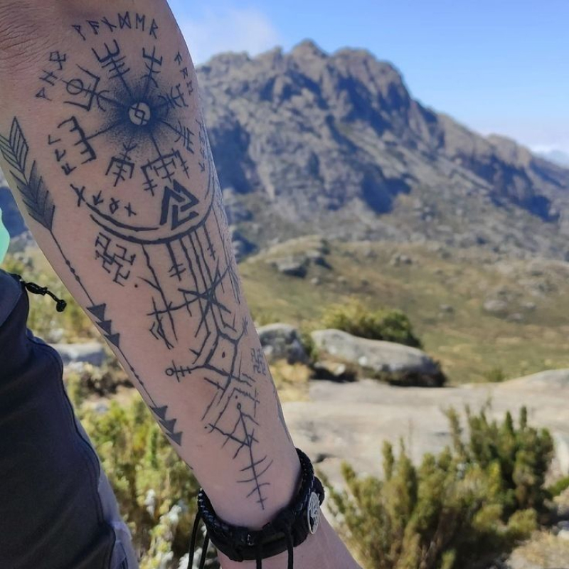 Tatuagem Masculina Geometrica