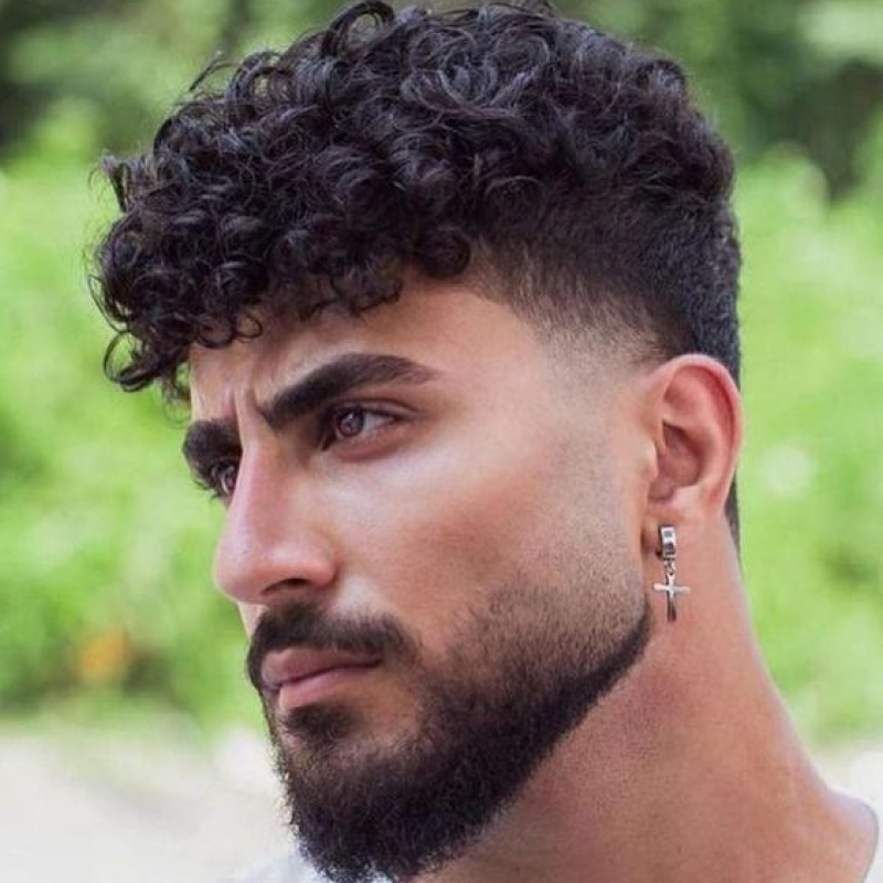 corte de cabelo undercut masculino cacheado