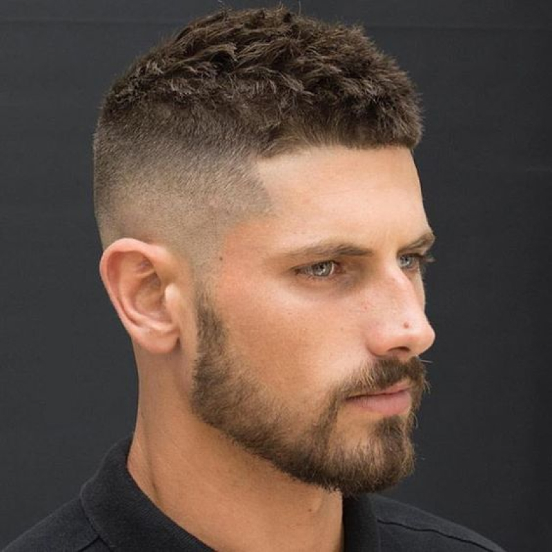 corte de cabelo undercut masculino cacheado