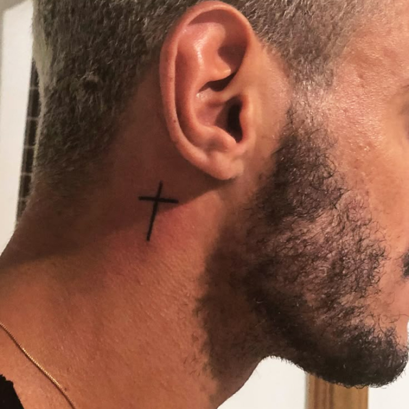 Tatuagem Atrás da Orelha Masculina