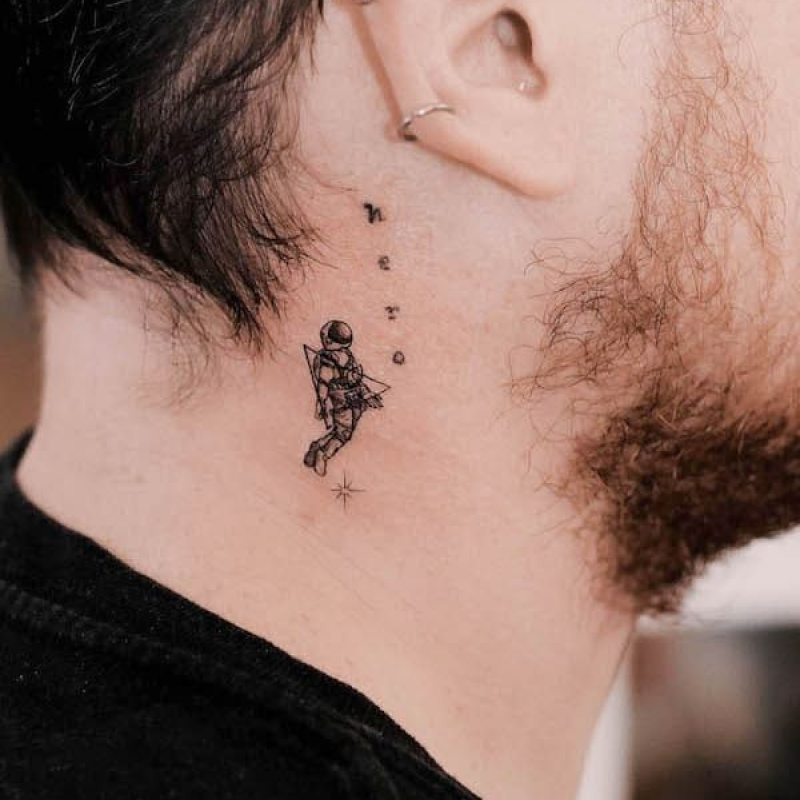 Tatuagem Atrás da Orelha Masculina