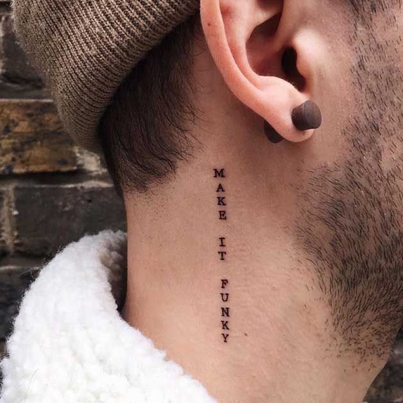 Tatuagem Atrás da Orelha Masculina