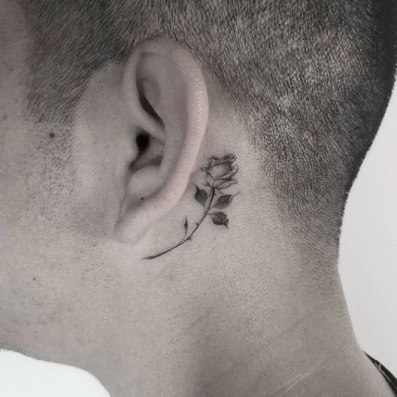 Tatuagem Atrás da Orelha Masculina