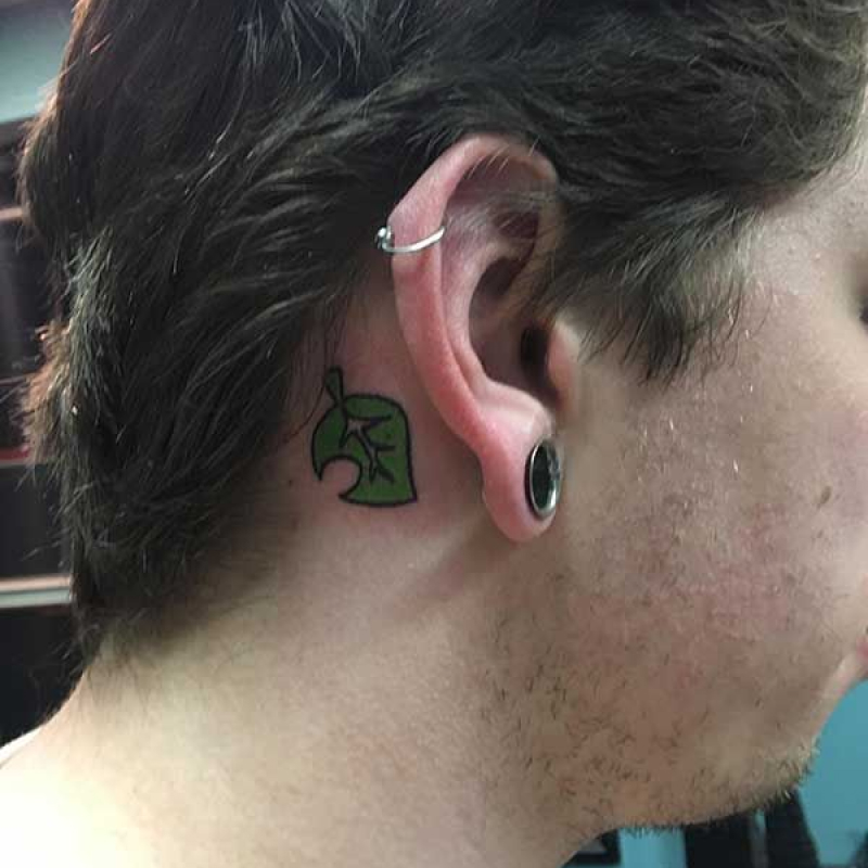 Tatuagem Atrás da Orelha Masculina