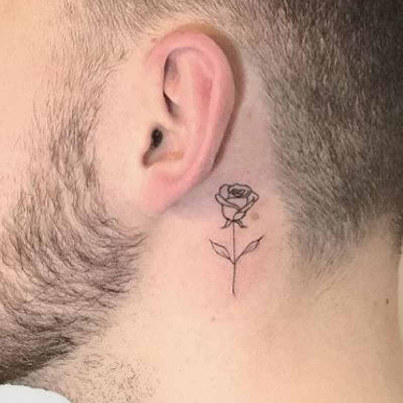 Tatuagem Atrás da Orelha Masculina