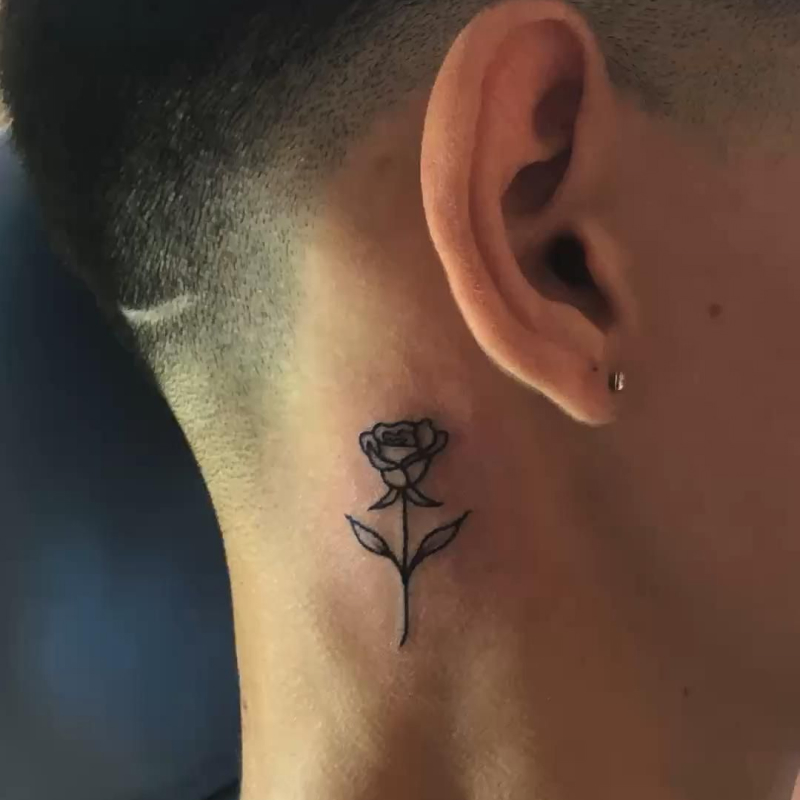 Tatuagem Atrás da Orelha Masculina