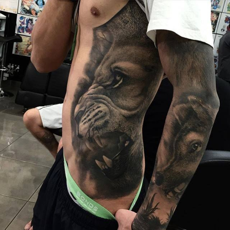 Tatuagem na costela Masculina