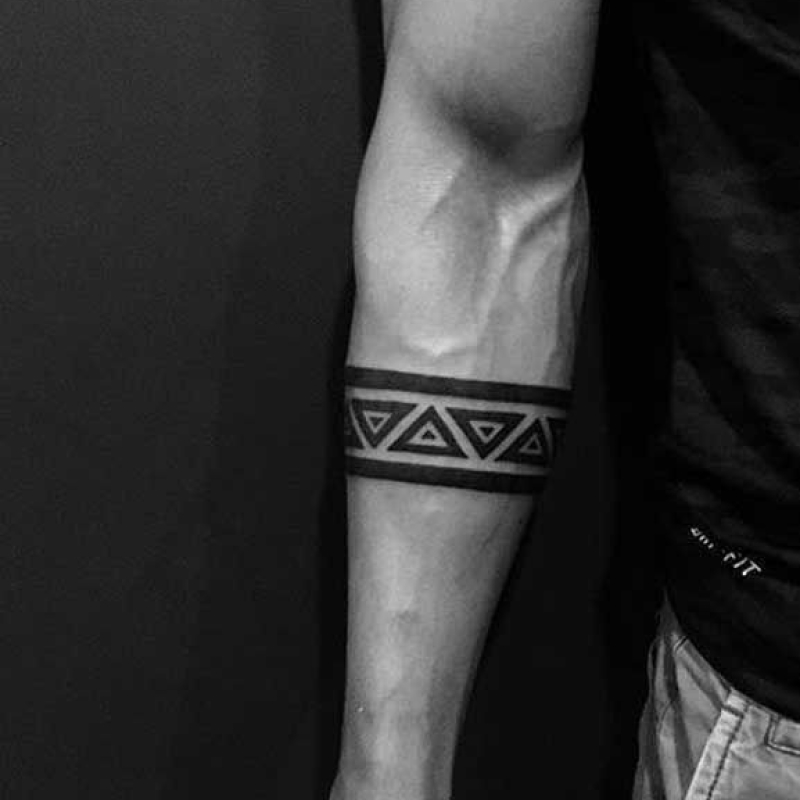 Tatuagem no braço masculina
