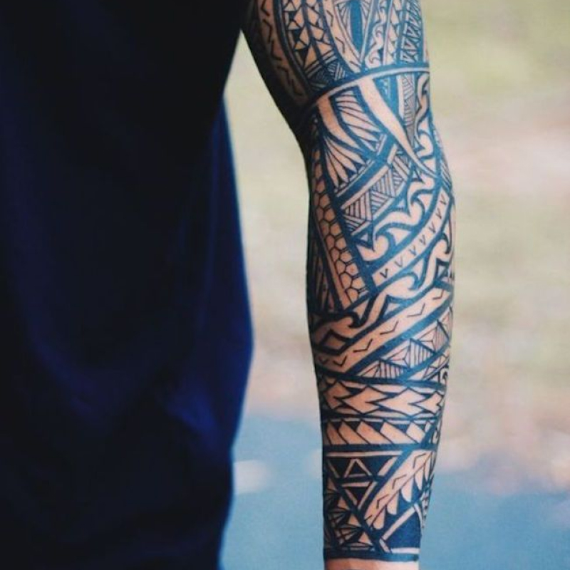 Tatuagem no braço masculina
